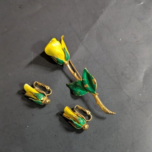 Vintage Yellow Rose Enamel Pin & Clip-On Earrings Set Gold-Toned Floral Jewelry - Picture 4 of 8